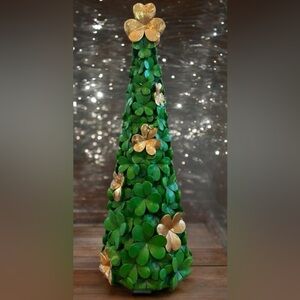 St Patrick’s day shamrock green gold tree New